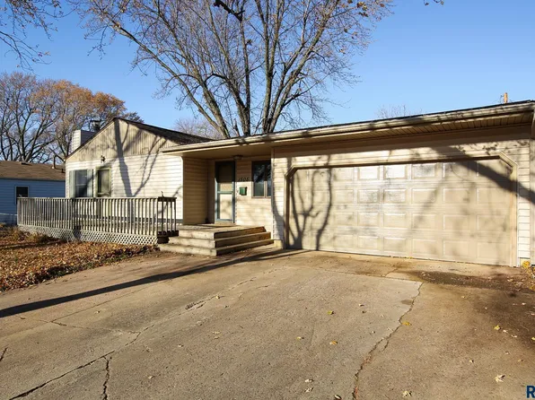 1505 S Olive Dr, Sioux Falls, SD 57103