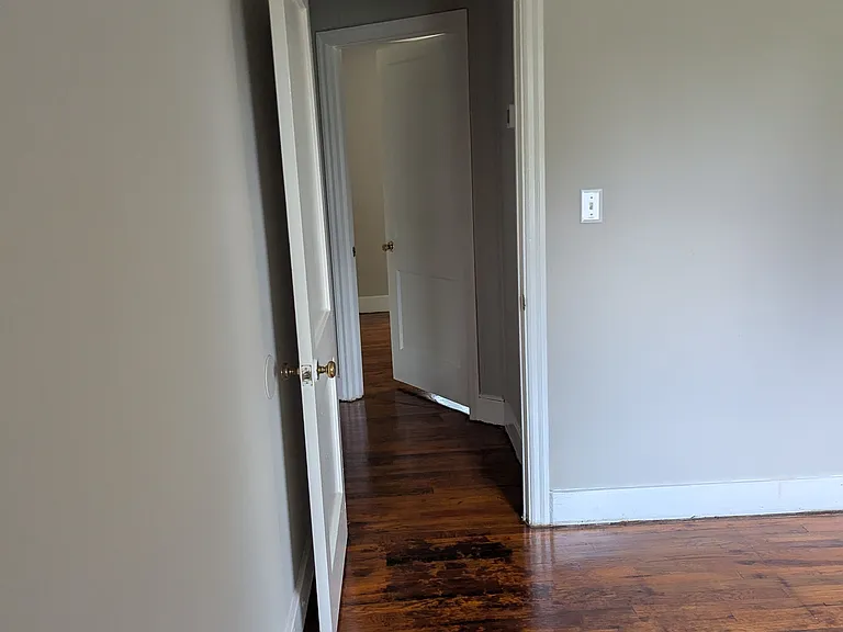 1920 Thomas Ln — Photo 18