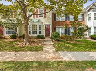 9 Hudson Ct, Franklin Park, NJ 08823