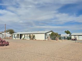 872 S San Pedro Rd, Golden Valley, AZ 86413