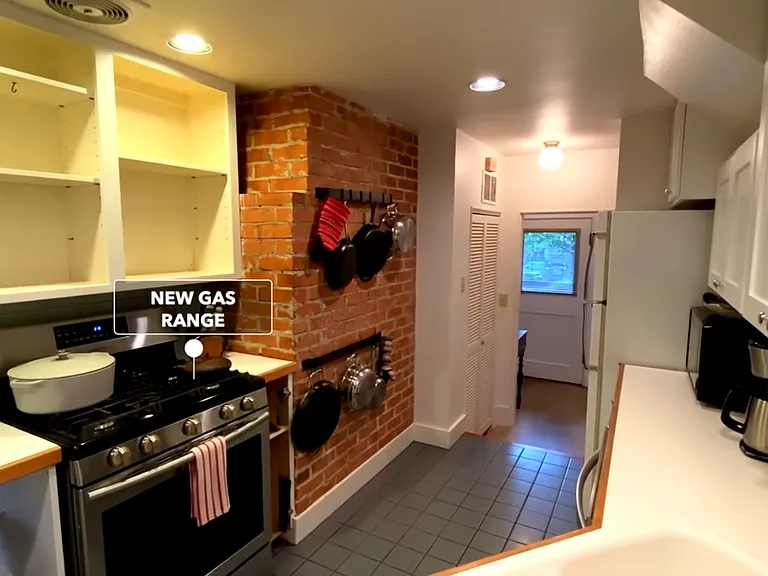 2075 Harris St — Photo 8