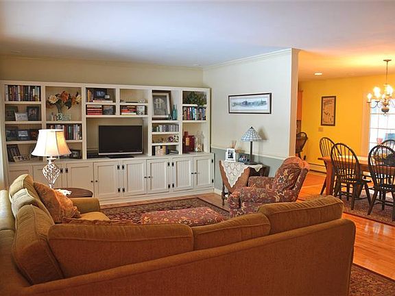 2nd image of 11 Cypress Dr