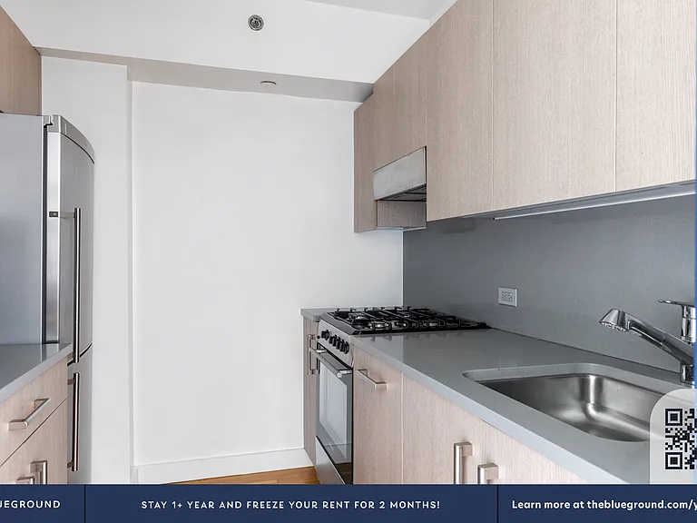 101 W 15th St #214 — Photo 6