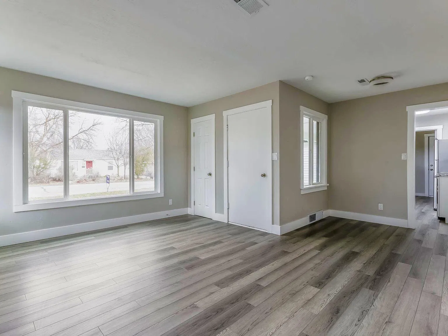2 bed, 878 sqft, $2,100 — Photo 3