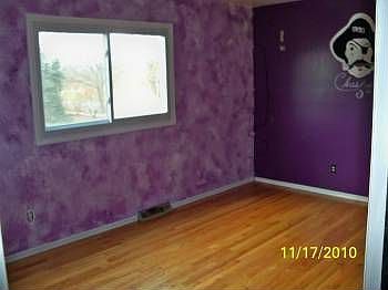 4th image of 1023 W 72nd Pl
