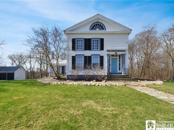 62 N Portage St, Westfield, NY 14787