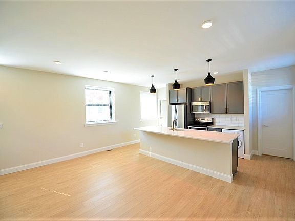 3rd image of 4526 Olive St