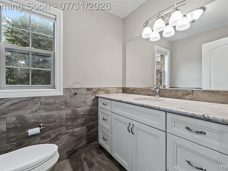 1592 Lone Pine Rd — Photo 36
