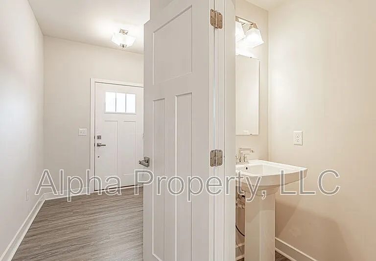 300 Huntingdale Pl — Photo 4