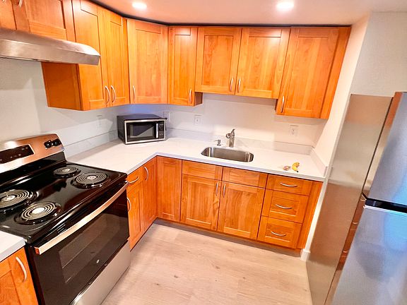 4th image of 236 Barneson Ave #B