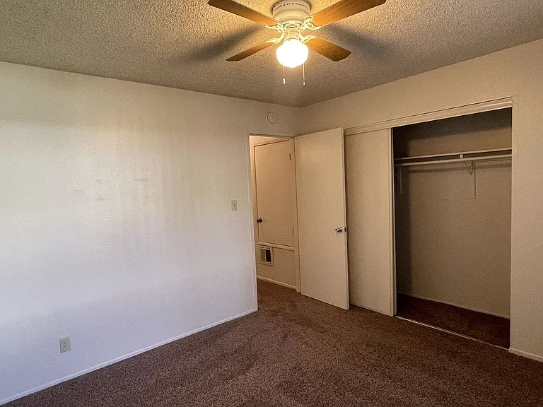 Sharis Apartments — Photo 93