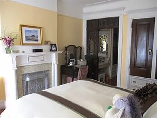 Rented by Douglas Elliman | media 14