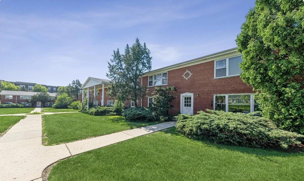 2 bed, 800 sqft, $2,000 — Photo 1
