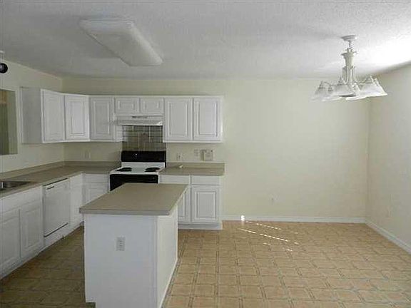2nd image of 2025 Salamanca St