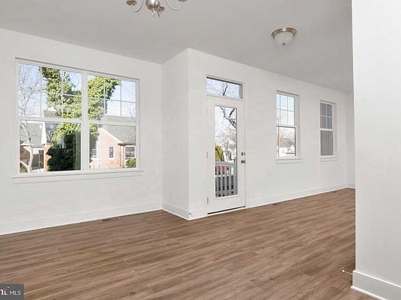5th image of 13 1st Ave SW #7