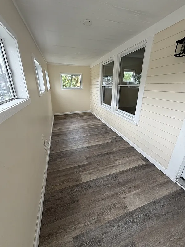 3 bed, 1.0 bath, 1144 sqft, $1,400 — Photo 2