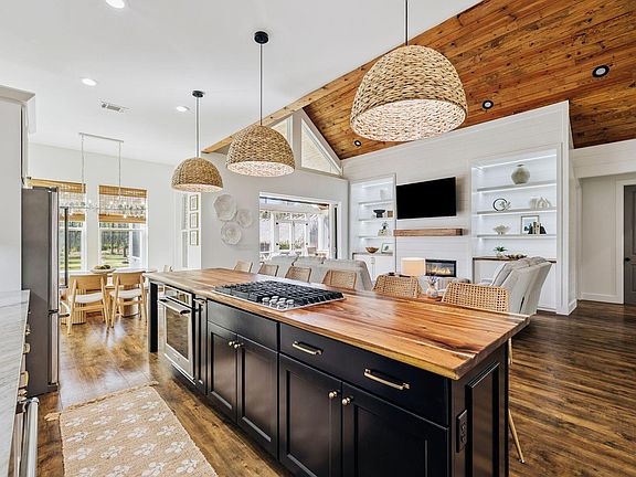 4th image of 535 N Church St