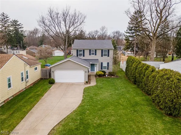 4082 W 226th St, Fairview Park, OH 44126