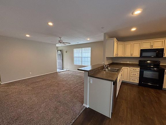 3rd image of 1660 N Marlan Avenue