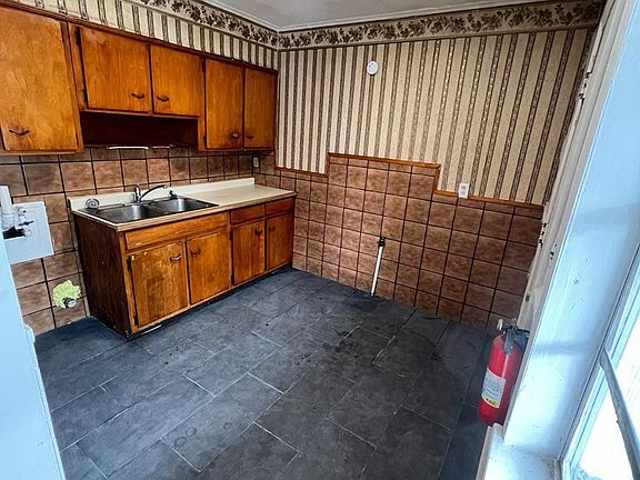 4th image of 519 Simpson Ave #10836056