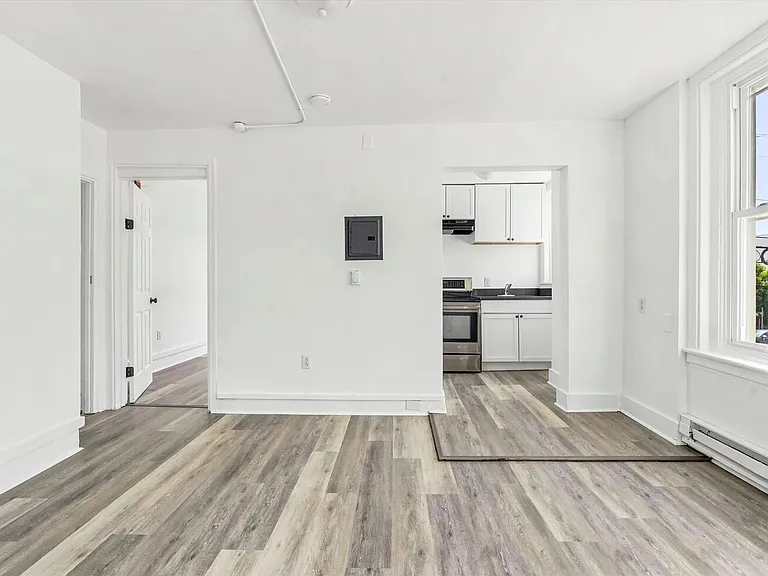 914 Belmont Ave — Photo 10