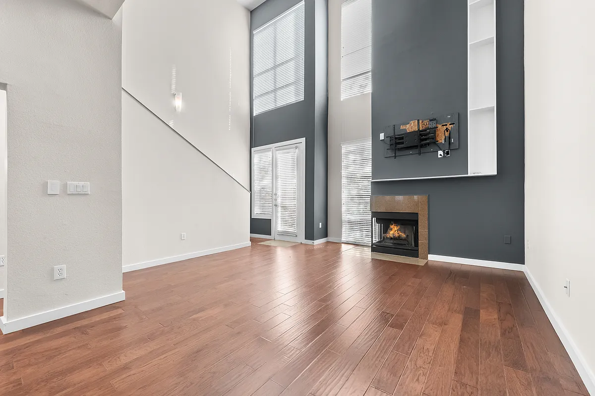 Building Photo - 6927 Sumner St #6927