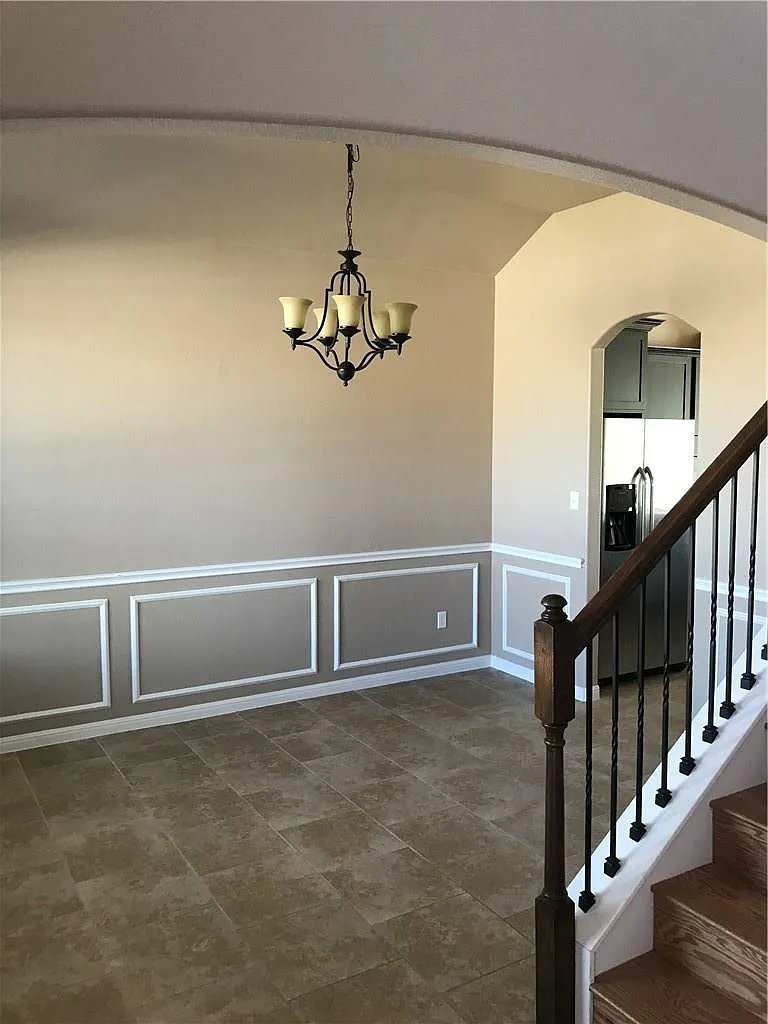 4 bed, 2.5 bath, 2338 sqft, $2,300 — Photo 2