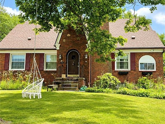 3rd image of 28 Terrace Dr