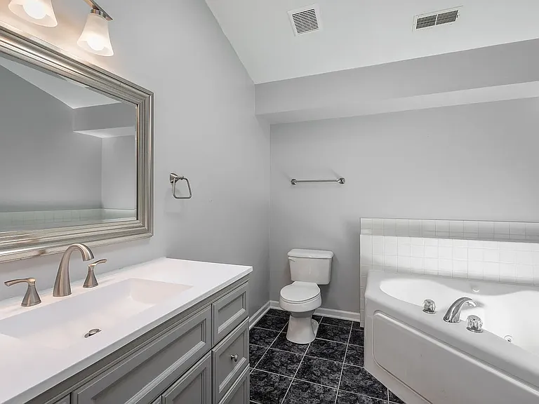 2827 Rutland Cir #204 — Photo 12