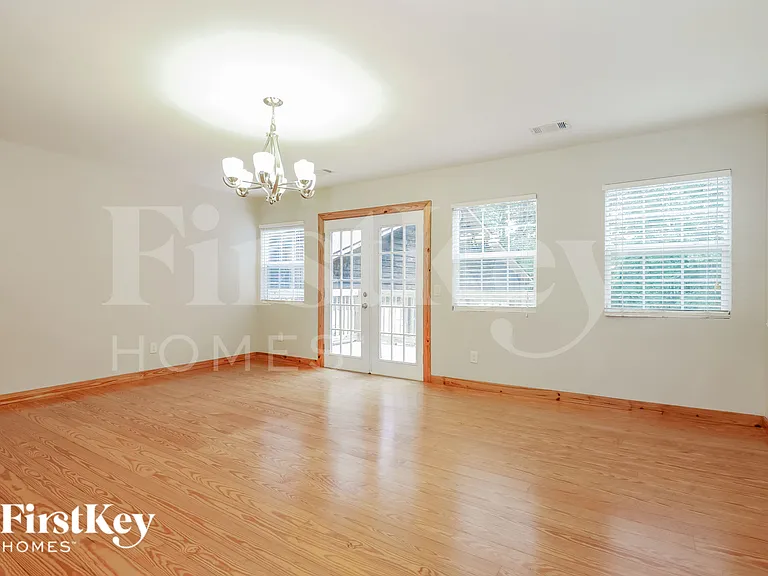 3896 Chattahoochee Dr — Photo 3