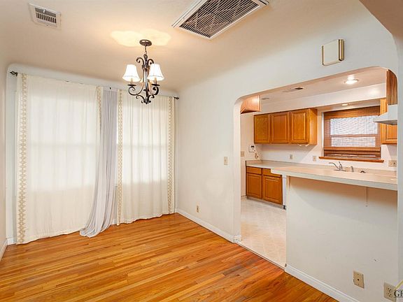 5th image of 1100 El Rancho Dr