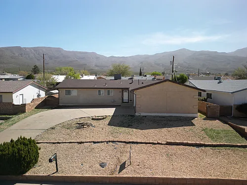 1822 Pontiac Dr Photo 1