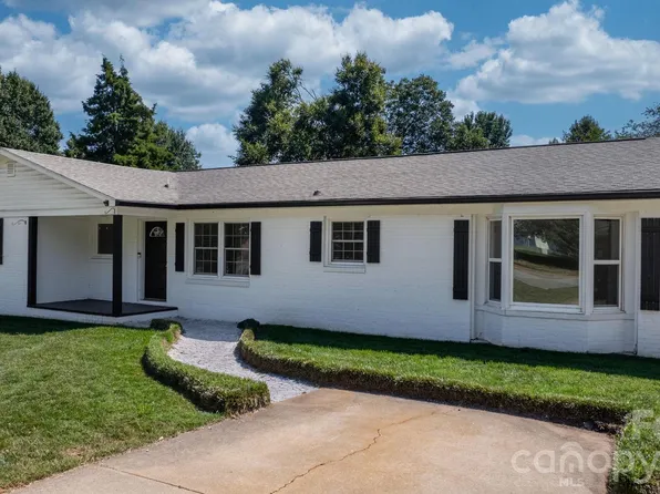 5795 Valley Field Rd, Hickory, NC 28602