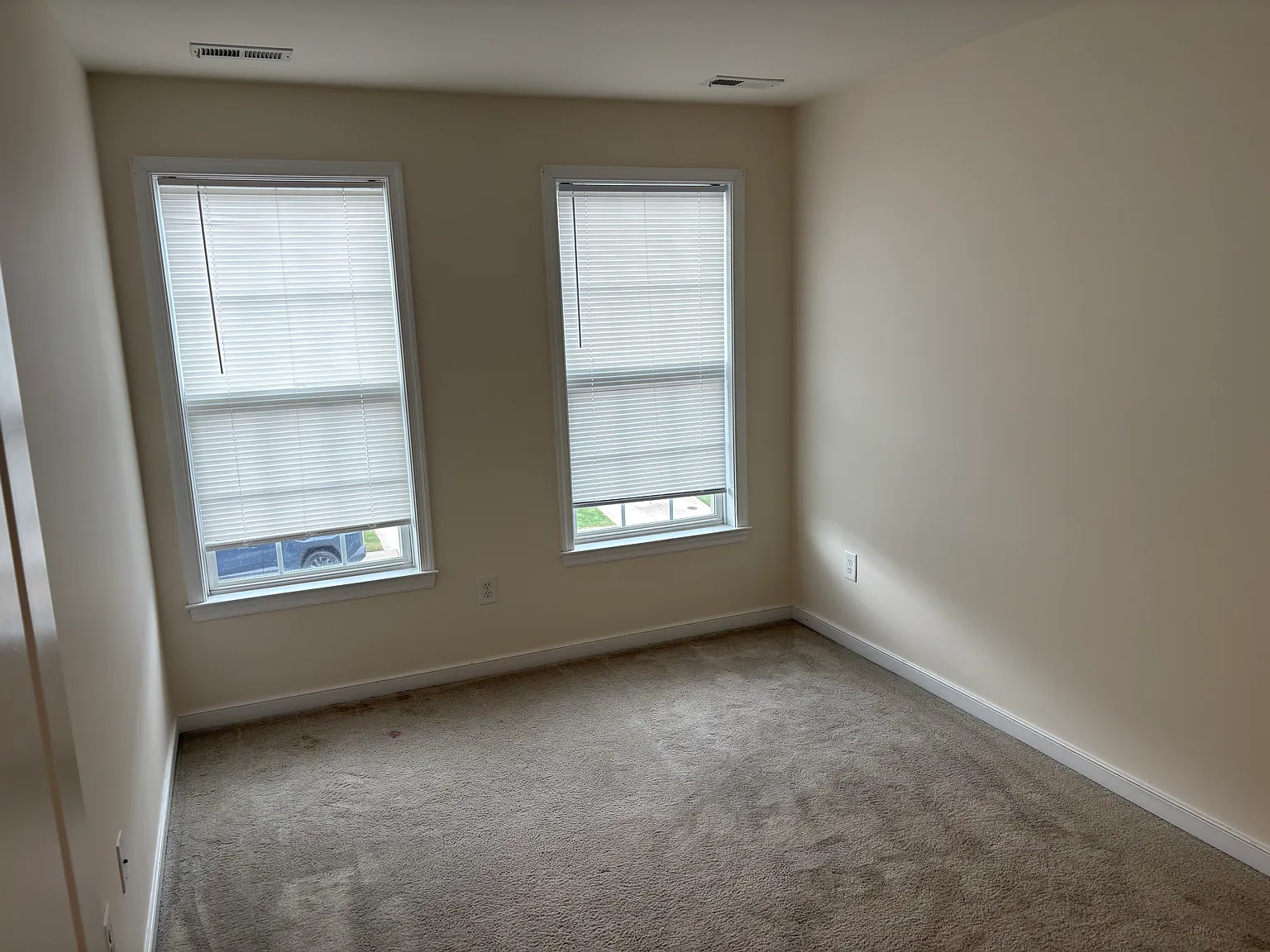3 bed, 2.5 bath, 1428 sqft, $2,100 — Photo 4