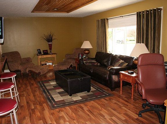 4th image of 315 Elizabeth Ln