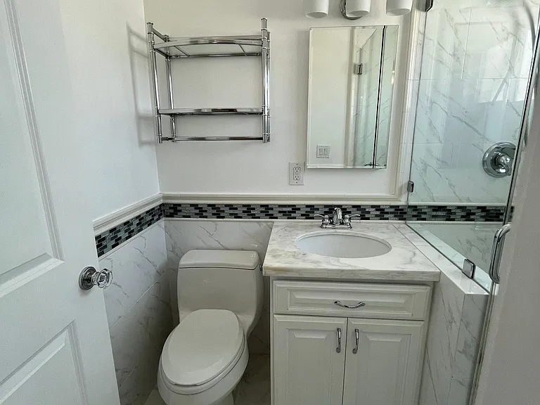 407 N Clinton St — Photo 22