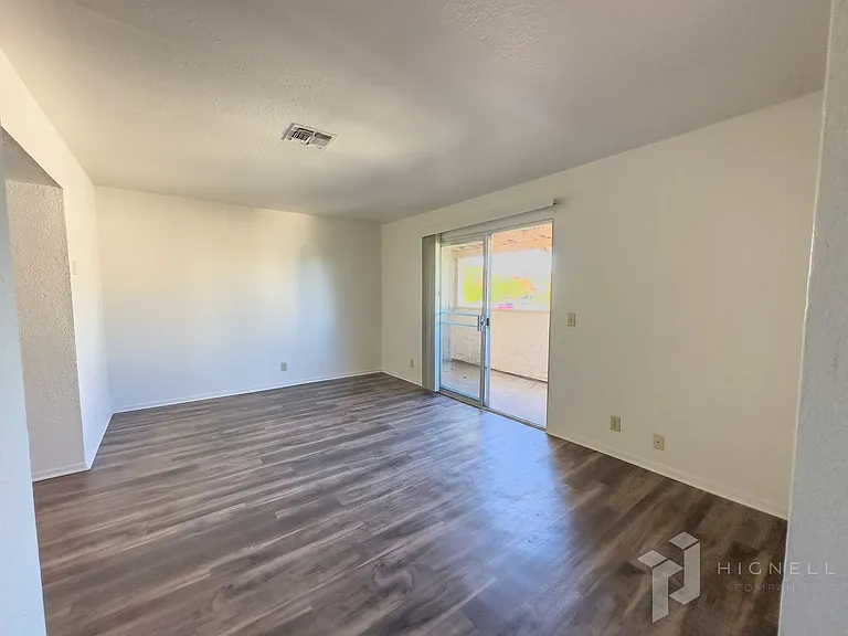 Tuscan Villa Apartments — Photo 17
