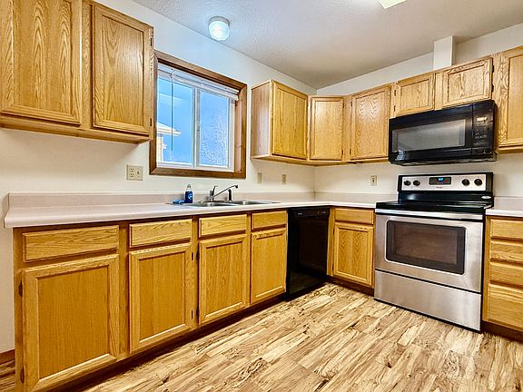 3rd image of 722 Waverly Pl APT 3