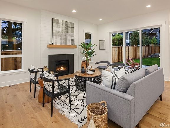 3rd image of 12047 20th Ave NE