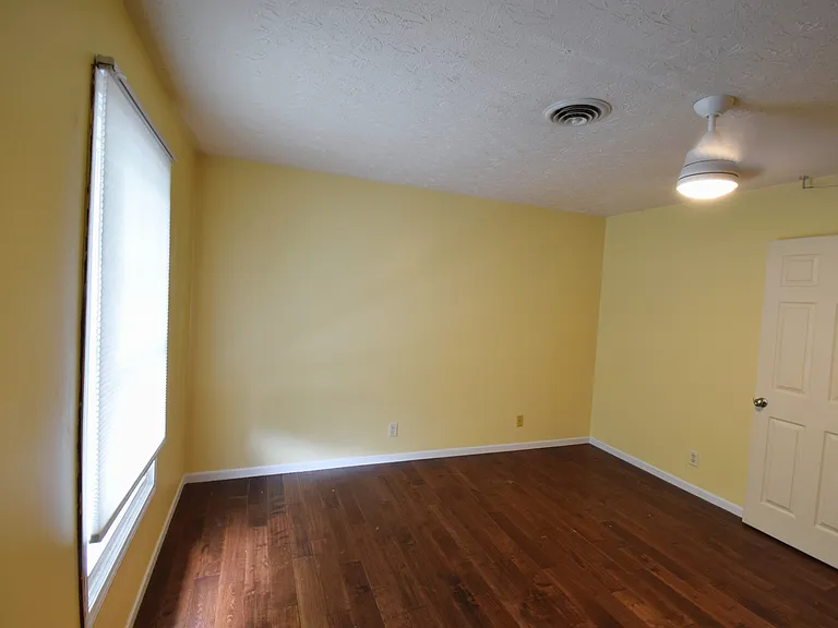 1136 Anthrop Dr — Photo 11