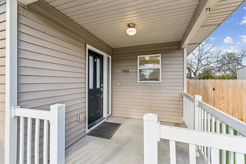 3 bed, 2.0 bath, 1100 sqft, $1,795 — Photo 3