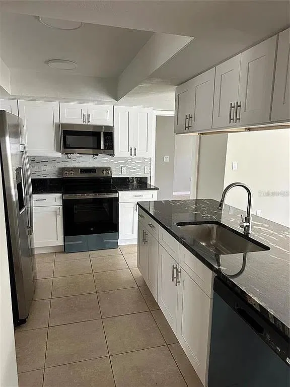 3 bed, 2.0 bath, 1575 sqft, $2,645 — Photo 2