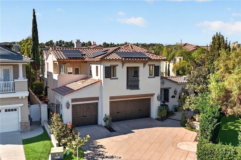 4 bed, 4.5 bath, 3886 sqft, $8,500 — Photo 1
