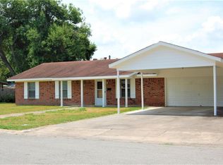 1316 Woodlawn St, Lockhart, TX 78644