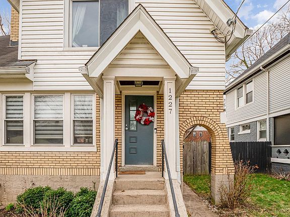 4th image of 1227 Rossmore Ave