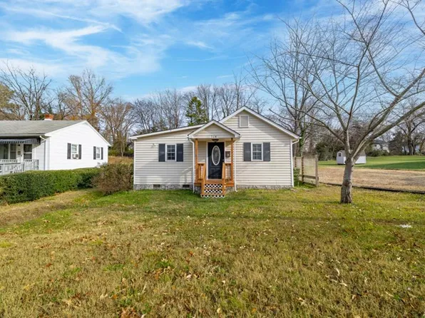 714 Hill St, Farmville, VA 23901