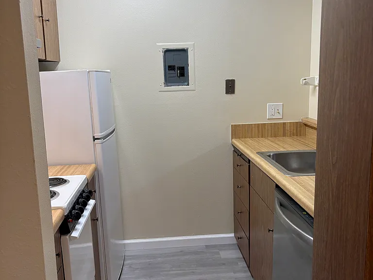 105 Piccadilly Pl #C — Photo 12