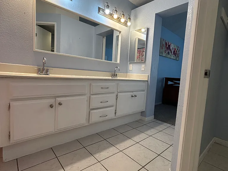 1460 Portrait St — Photo 7