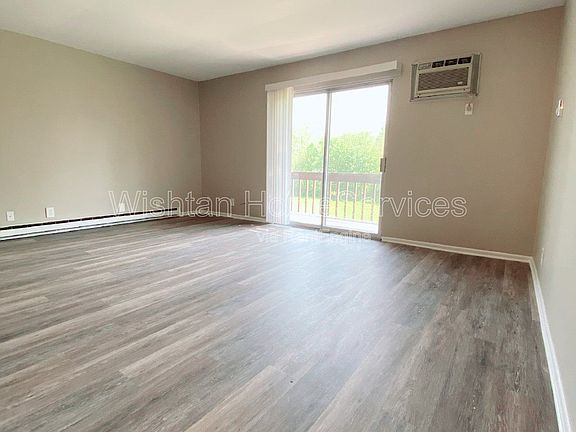 4th image of 201 Charleston Blvd #4