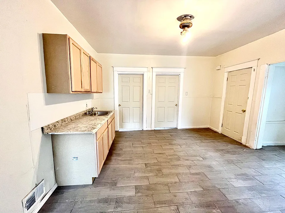 1727 Ferry Ave #2
